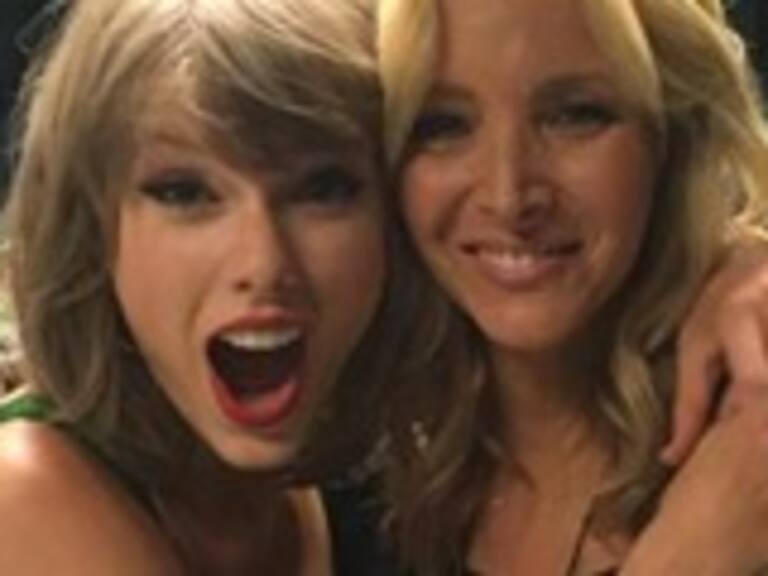 VIDEO Taylor Swift cantó ‘Smelly Cat’ con ‘Phoebe’ de Friends