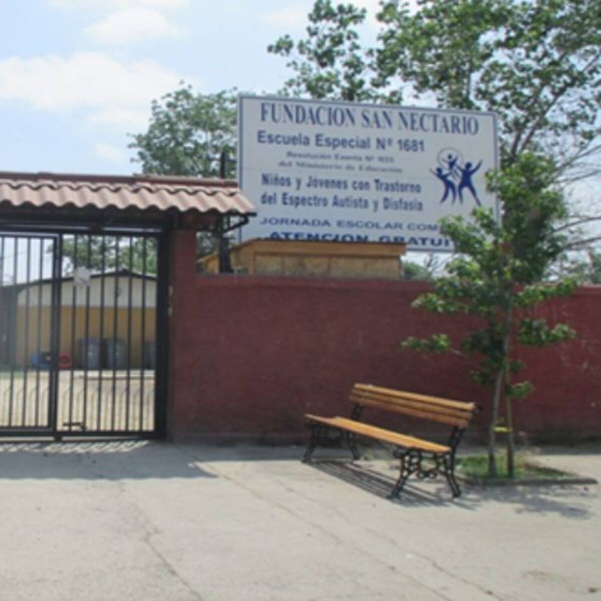 Suspenden clases en escuela especial de Ñuñoa por funeral de adolescentes muertos en presunto portonazo en Santiago