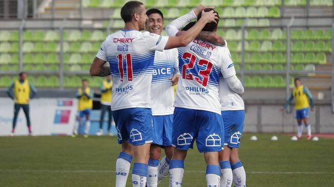05 DE JUNIO DE 2021/VALPARAISOJugadores de Universidad Catolica en festejo del gol de Juan Cornejo (d) y el 0-1, durante el partido valido por la fecha 10 del Campeonato Nacional AFP PlanVital 2021, entre Santiago Wanderers y Universidad Catolica, disputado en el Estadio Elias Figueroa Brander de Valparaiso.
FOTO: LEONARDO RUBILAR CHANDIA/AGENCIAUNO