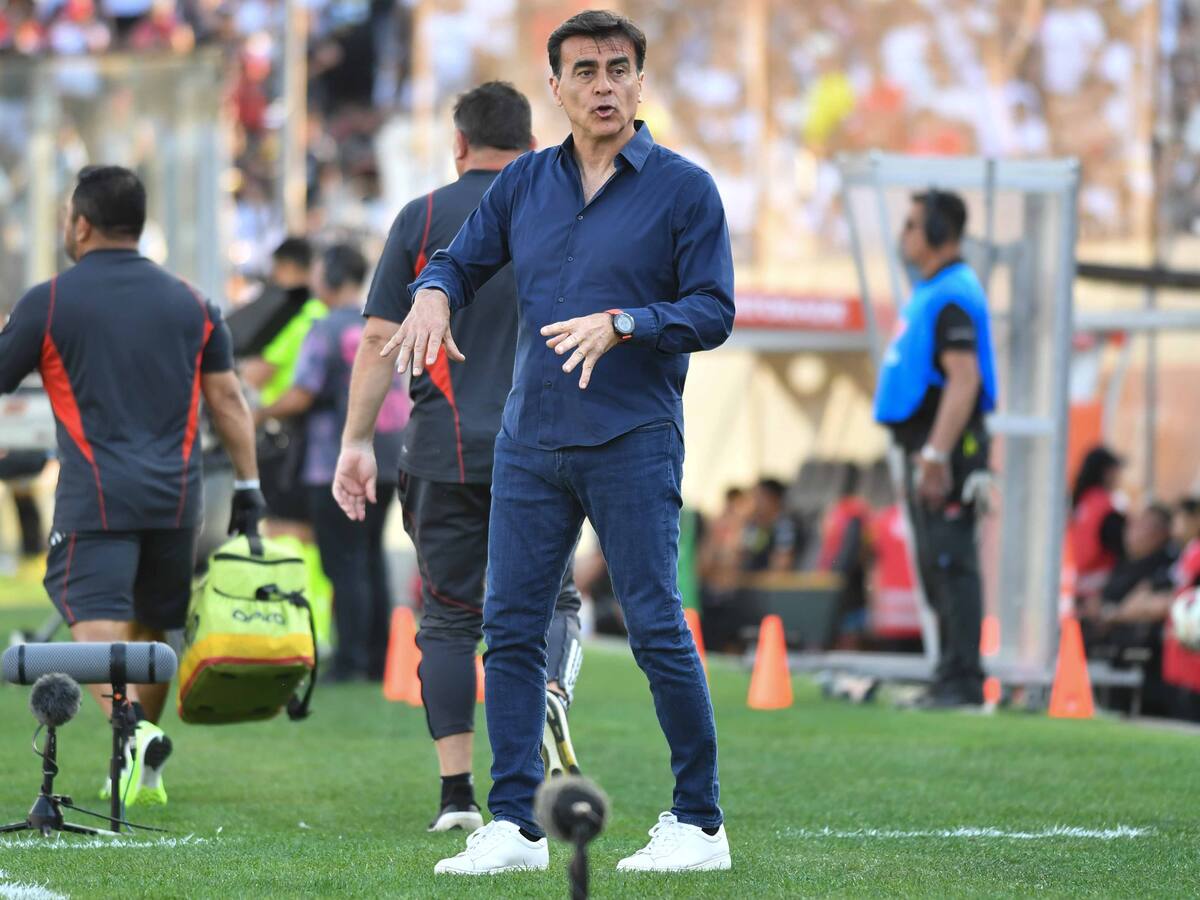 Gustavo Quinteros pone metas para su continuidad en Colo Colo: “Deberíamos aspirar a fortalecer el equipo para salir campeón”