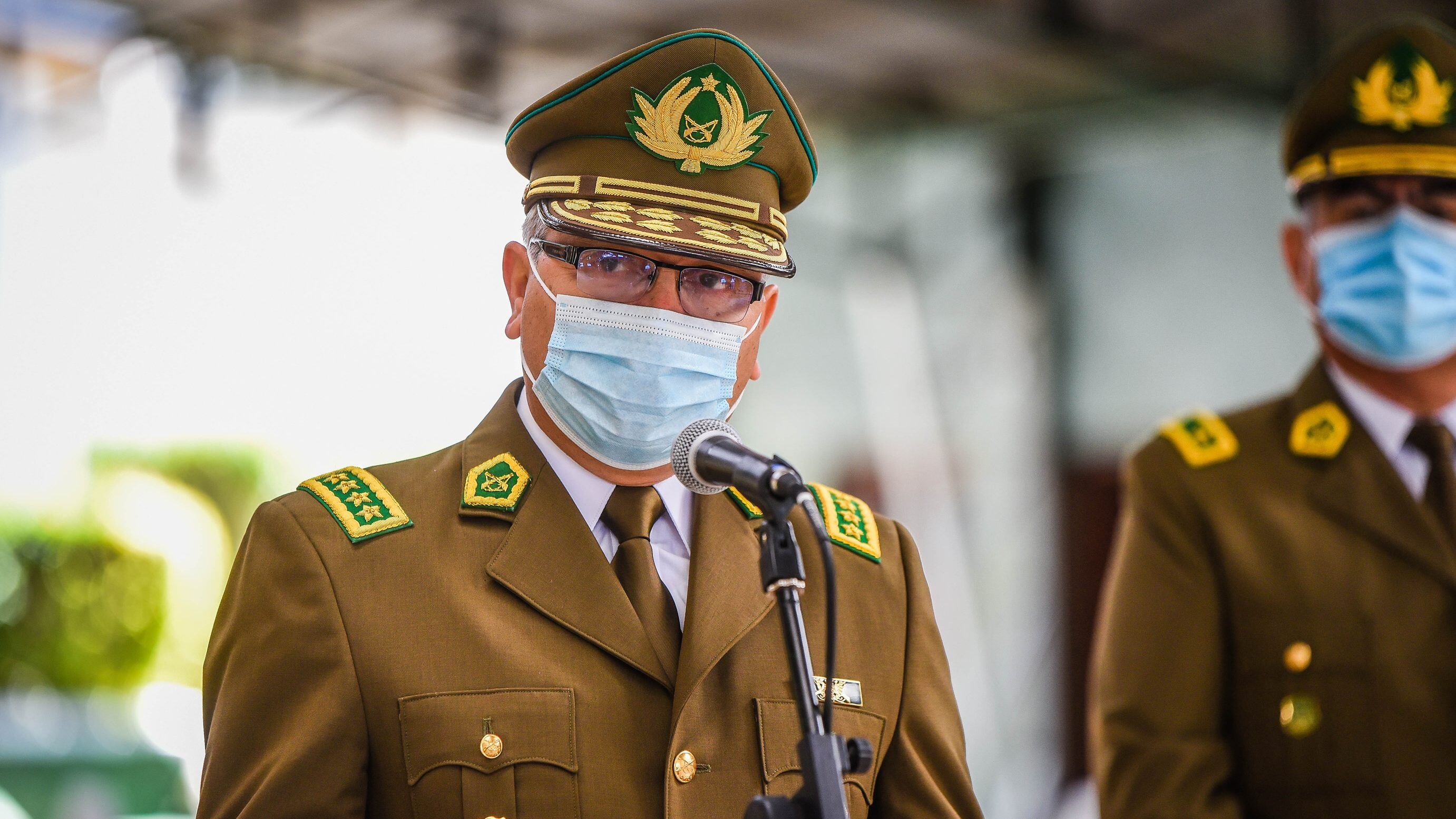 13 DE ENERO 2021 / TEMUCORealizan ascenso póstumo al ex Cabo Segundo Eugenio Naín, ahora Suboficial Mayor, tras fallecer por un impacto de bala en una emboscada en un procedimiento en el sector de Metrenco. En la imagen, el Director General de Carabineros, Ricardo Yáñez.
FOTO: ROCIO CUMINAO ROJAS / AGENCIAUNO