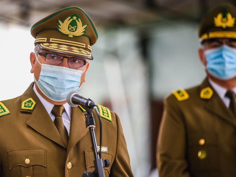 13 DE ENERO 2021 / TEMUCORealizan ascenso póstumo al ex Cabo Segundo Eugenio Naín, ahora Suboficial Mayor, tras fallecer por un impacto de bala en una emboscada en un procedimiento en el sector de Metrenco. En la imagen, el Director General de Carabineros, Ricardo Yáñez.
FOTO: ROCIO CUMINAO ROJAS / AGENCIAUNO