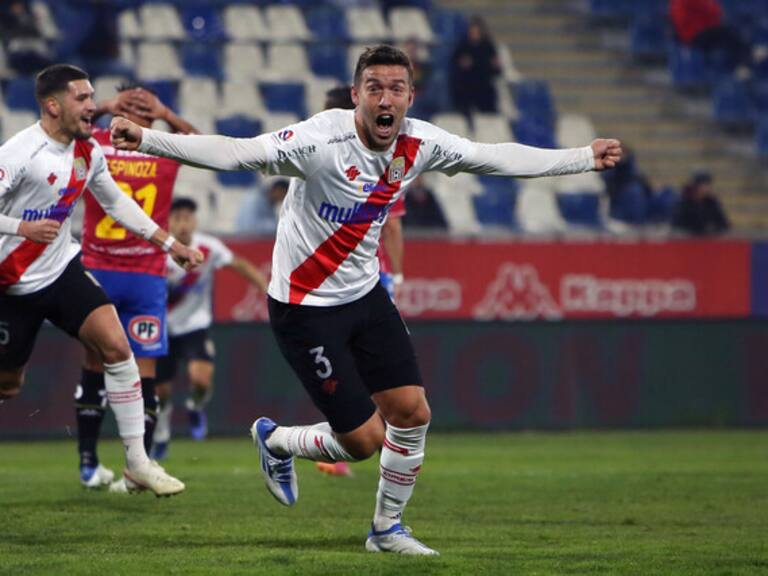 Curicó Unido se metió de lleno en la lucha por el título tras tumbar a Unión Española en San Carlos de Apoquindo