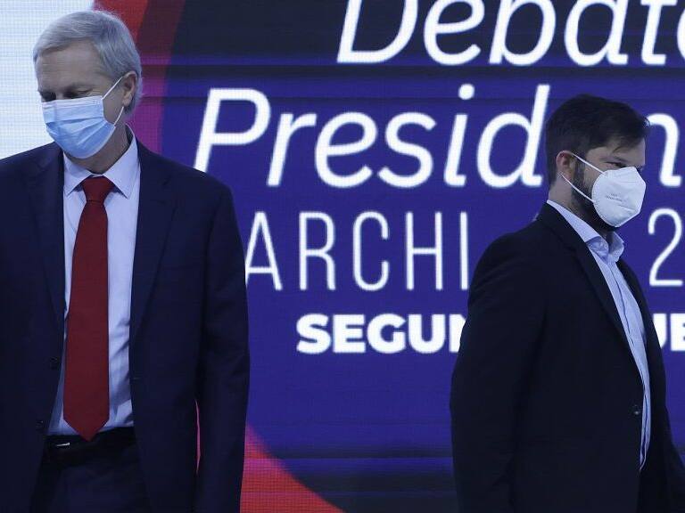 10 de diciembre DE 2021/SANTIAGOLos candidataos a la presidencia José Antonio Kast y Gabriel Boric participan del debate organizado por la asociación de radiodifusoras de Chile
FOTO: KARIN POZO/AGENCIAUNO