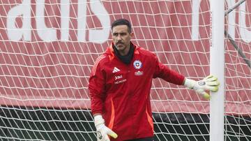 A días del debut en Copa América: Claudio Bravo se mantiene al margen de los entrenamientos en La Roja