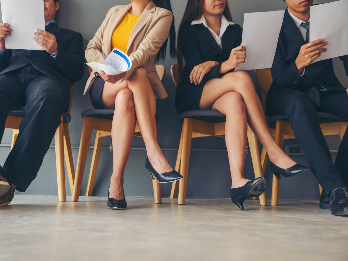 Esto dice la psicología sobre las personas que no paran de mover las piernas cuando están sentados: No todo se reduce a ansiedad