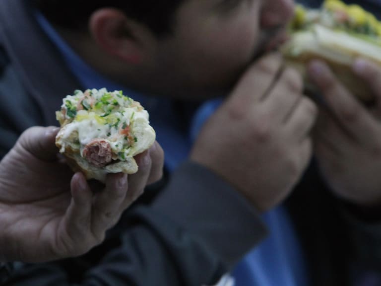 Efecto de la pandemia: ventas de servicio de comida rápida sufrieron una baja histórica de 39,7% real en 2020, según la CNC