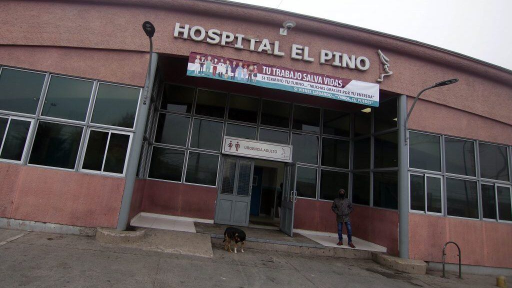 19 de Mayo del 2020/SANTIAGO Fachada del Hospital el Pino de San Bernardo, el cual la noche de ayer vio su urgencia colapsada por gran cantidad de ambulancias con paciente por Covid-19
FOTO: FRANCISCO CASTILLO /AGENCIAUNO