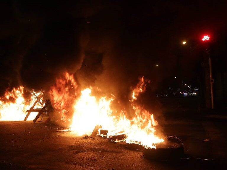 04 DE JULIO/SANTIAGOBarricadas en las afueras de la Universidad Iberoamerica hechas por alumnos que mantiene tomada la casa de estudios para pedir solución a la crisis económica que afecta a la institución
FOTO: FRANCISCO CASTILLO D/AGENCIAUNO