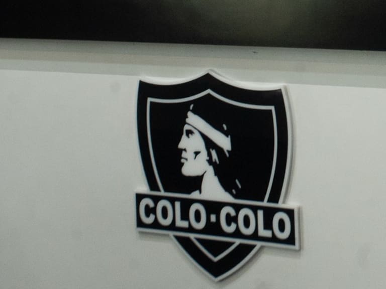 Jugador de Colo Colo sufre una dura lesión: estará varios meses fuera de actividad