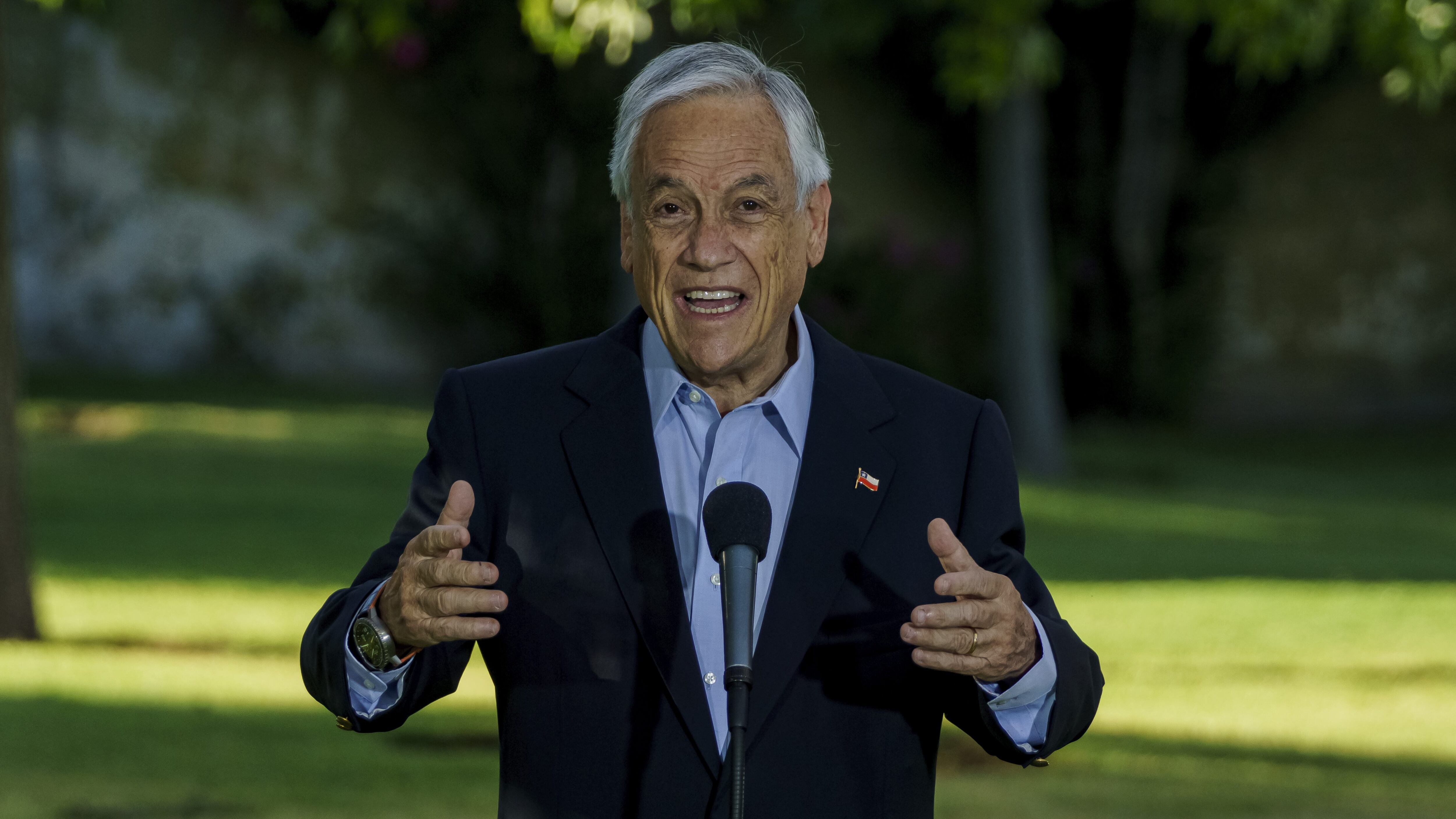 SANTIAGO, CHILE - DECEMBER 19: President of Chile Sebastián Piñera speaks at a press conference at the end of his last vote as President of Chile during the second round of the Presidential Elections in Chile. on December 19, 2021 in Santiago, Chile. Chileans must choose between Gabriel Boric and José Antonio Kast in this Second Electoral Round. (Photo by Sebastián Vivallo Oñate / Agencia Makro / Getty Images)