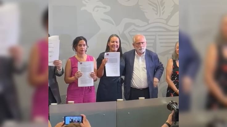 Ministerio de Vivienda y pobladores de megatoma en San Antonio firman acuerdo para ejecutar proyectos habitacionales