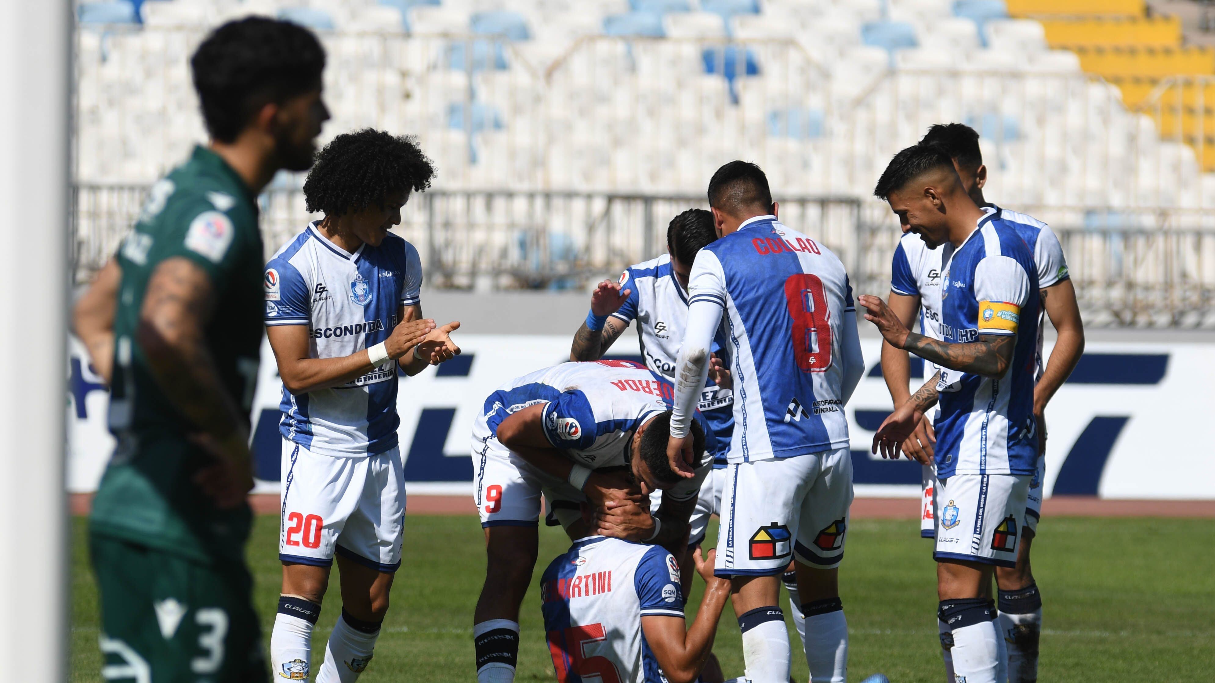 16 DE JULIO 2021/ANTOFAGASTA Jugadores de Deportes Antofagasta celebran el 1-0 ,durante el partido valido por la undécima fecha del Campeonato Nacional AFP PlanVital 2021 ,entre Deportes Antofagasta vs Santiago Wanderers , disputado en el Estadio Calvo & Bascuñan
FOTO CAMILO ALFARO/AGENCIAUNO