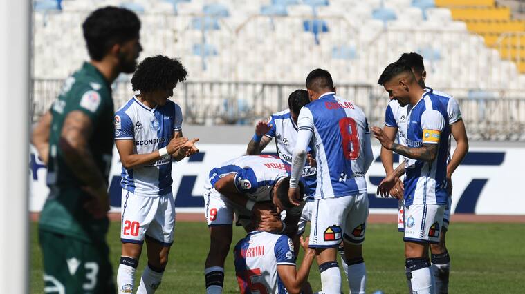16 DE JULIO 2021/ANTOFAGASTA Jugadores de Deportes Antofagasta celebran el 1-0 ,durante el partido valido por la undécima fecha del Campeonato Nacional AFP PlanVital 2021 ,entre Deportes Antofagasta vs Santiago Wanderers , disputado en el Estadio Calvo & Bascuñan
FOTO CAMILO ALFARO/AGENCIAUNO