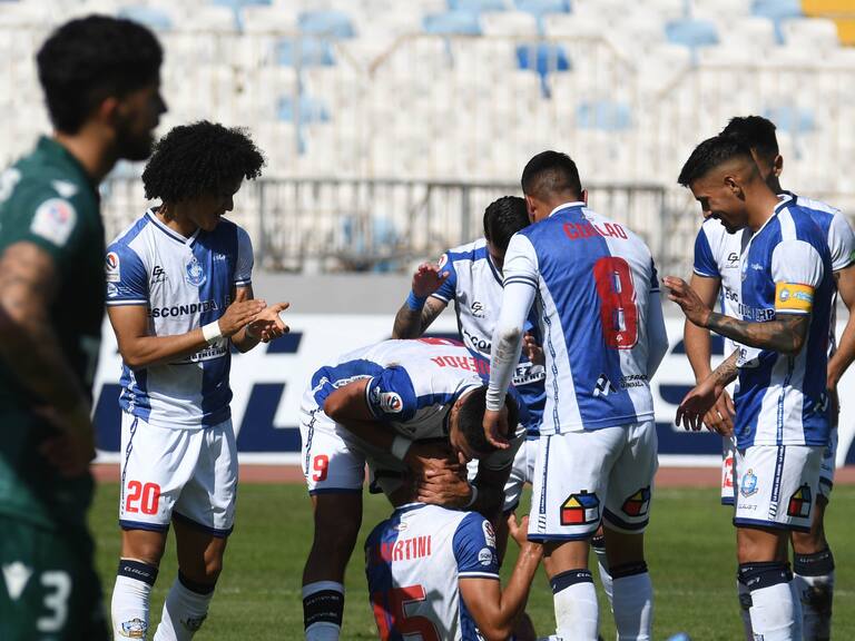 16 DE JULIO 2021/ANTOFAGASTA Jugadores de Deportes Antofagasta celebran el 1-0 ,durante el partido valido por la undécima fecha del Campeonato Nacional AFP PlanVital 2021 ,entre Deportes Antofagasta vs Santiago Wanderers , disputado en el Estadio Calvo & Bascuñan
FOTO CAMILO ALFARO/AGENCIAUNO