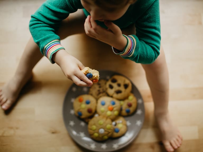 Observatorio Nutricional advierte: consumo de energéticas a los 2 años y una alarmante normalización de la obesidad infantil