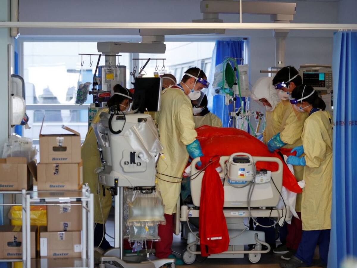 Reino Unido se prepara para un fuerte aumento de casos de covid-19