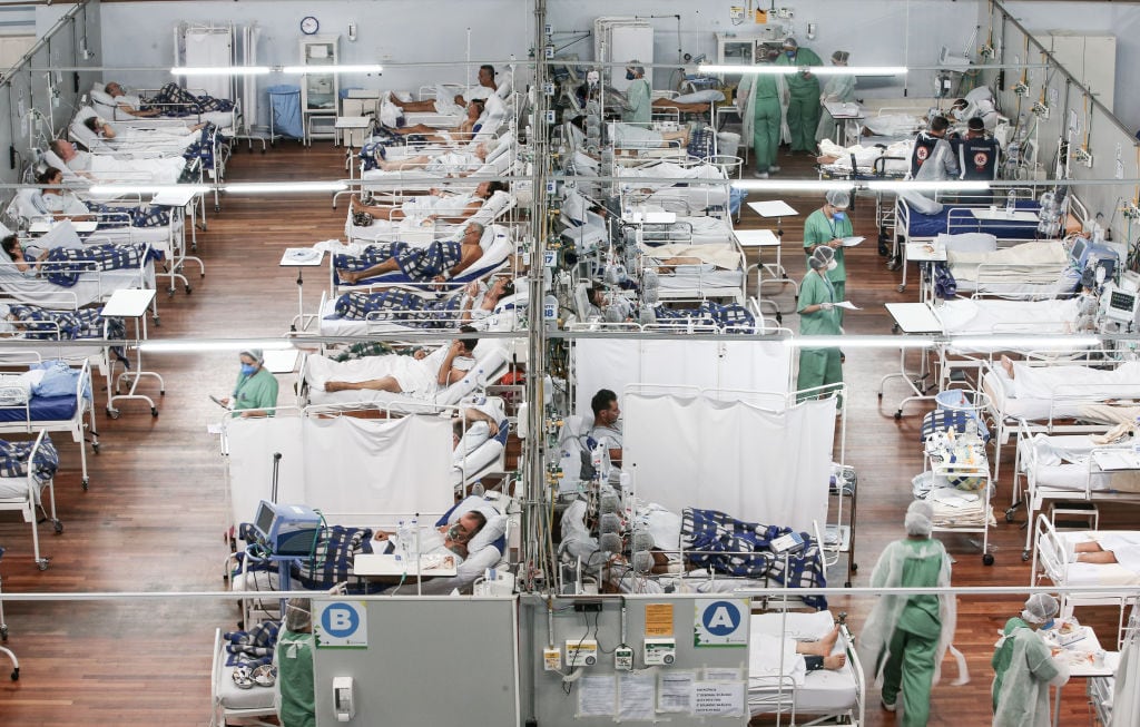 Hospital de campaña para pacientes Covid-19 en Brasil
