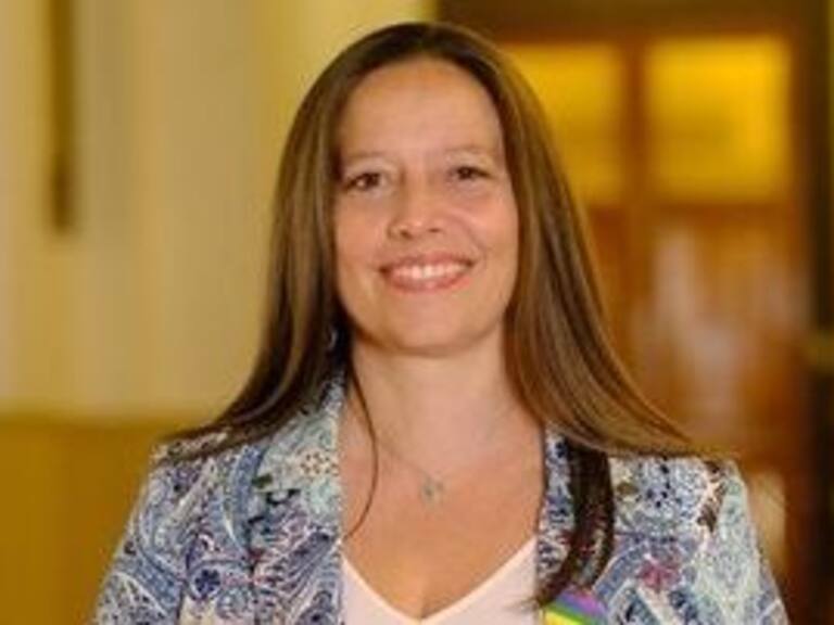 La nueva denuncia contra la futura Ministra del Deporte, Alexandra Benado: recibió pagos de horas extra en la Municipalidad de Providencia mientras estaba de vacaciones