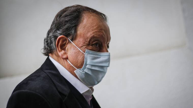6 de octubre del 2020/SANTIAGOLos camioneros encabezados por Sergio Pérez, llegan a la Moneda, para reunirse con el Ministro del Interior.
FOTO: SEBASTIAN BELTRAN GAETE/AGENCIAUNO
