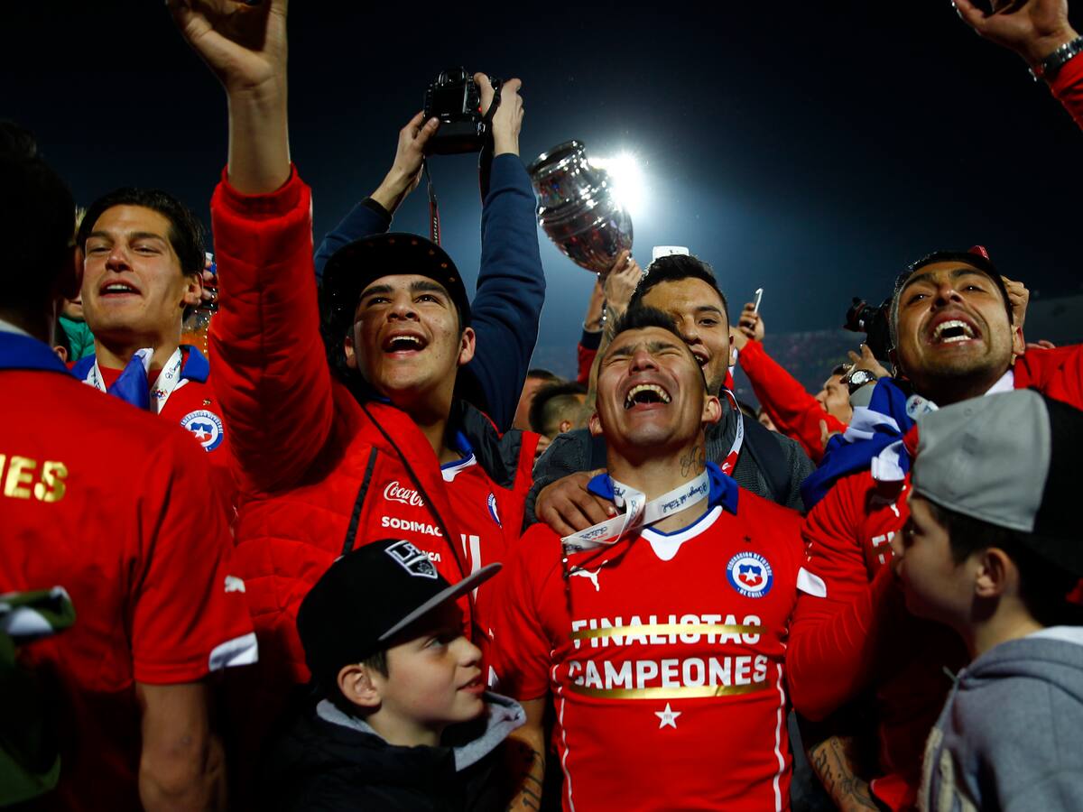 “Con Gary, con Jean, nos puteábamos...”: las tensiones y amistades que definieron al Chile campeón de la Copa América 2015