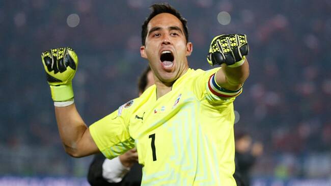 SANTIAGO, CHILE - JULY 04: Claudio Bravo of Chile celebrates after winning the 2015 Copa America Chile Final match between Chile and Argentina at Nacional Stadium on July 04, 2015 in Santiago, Chile. (Photo by Gabriel Rossi/LatinContent via Getty Images)