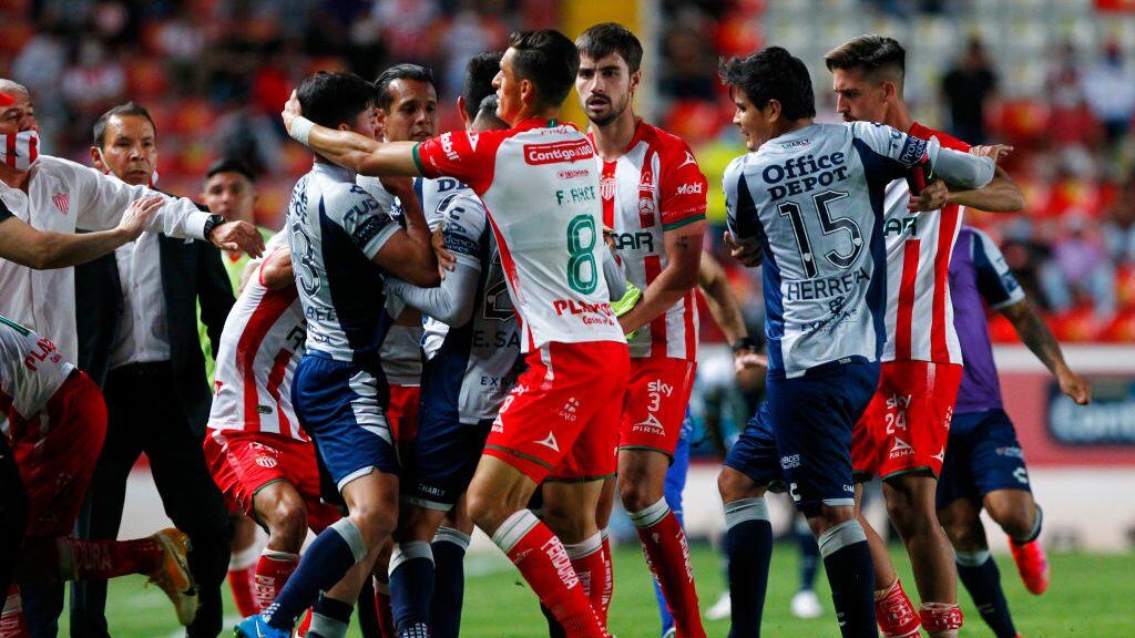 AGUASCALIENTES, MEXICO - MARCH 04: Players of Necaxa and Pachuca figth during the 9th round match between Necaxa and Pachuca as part of the Torneo Guard1anes 2021 Liga MX at Victoria Stadium on March 4, 2021 in Aguascalientes, Mexico. (Photo by Leopoldo Smith/Getty Images)
