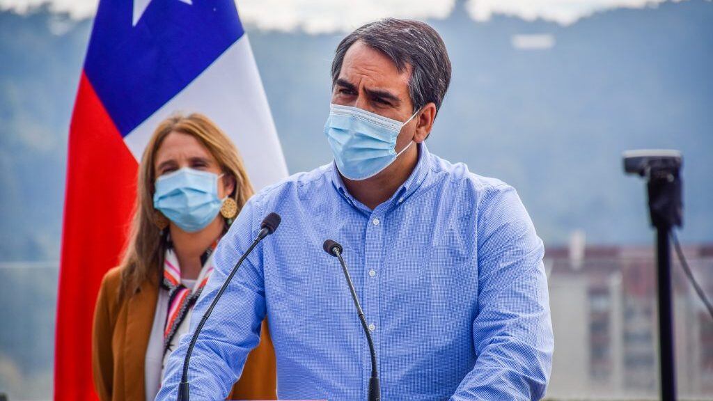 23 DE ABRIL 2021 / TEMUCOEl coordinador nacional de la Unidad de Macrozona Sur, Pablo Urquizar (en la imagen); el intendente de La Araucanía, Víctor Manoli; el encargado regional de la Unidad de Macrozona, Luis Calderon y la encargada regional del Programa de Atención a Víctimas de Violencia Rural, Stephanie Caminondo, informan la entrega de apoyo económico a víctimas de La Araucanía.
FOTO: ROCIO CUMINAO ROJAS / AGENCIAUNO