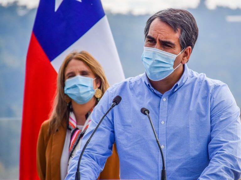 23 DE ABRIL 2021 / TEMUCOEl coordinador nacional de la Unidad de Macrozona Sur, Pablo Urquizar (en la imagen); el intendente de La Araucanía, Víctor Manoli; el encargado regional de la Unidad de Macrozona, Luis Calderon y la encargada regional del Programa de Atención a Víctimas de Violencia Rural, Stephanie Caminondo, informan la entrega de apoyo económico a víctimas de La Araucanía.
FOTO: ROCIO CUMINAO ROJAS / AGENCIAUNO