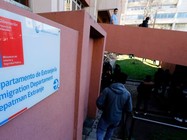 Extranjería automatizará trámites de migrantes para reducir tiempos de espera