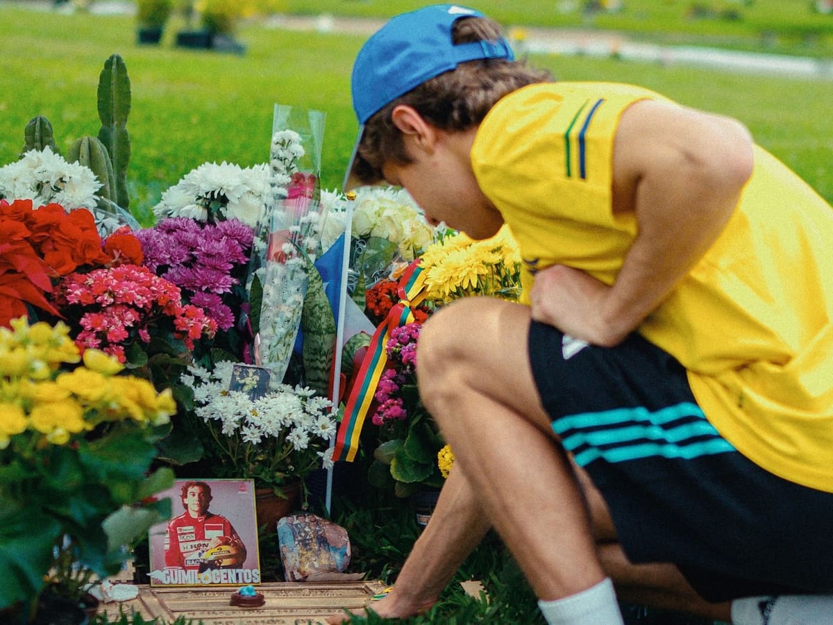 “Un lugar especial”: Kimi Antonelli visitó la tumba de Ayrton Senna en Sao Paulo