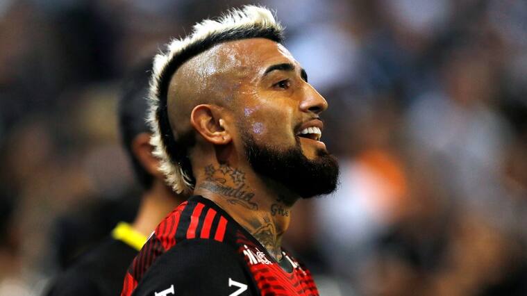 Hinchada del Flamengo ovaciona a Arturo Vidal por jugar final de la Copa de Brasil tras la muerte de su padre