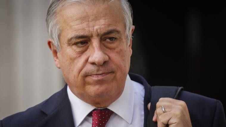 25 de marzo del 2020/SANTIAGOEl ministro de Salud, Jaime Mañalich, se retira del Palacio de La Moneda, tras dar un punto de prensa y decretar la cuarentena a 7 comunas de la capital.
FOTO: SEBASTIAN BELTRAN GAETE/AGENCIAUNO