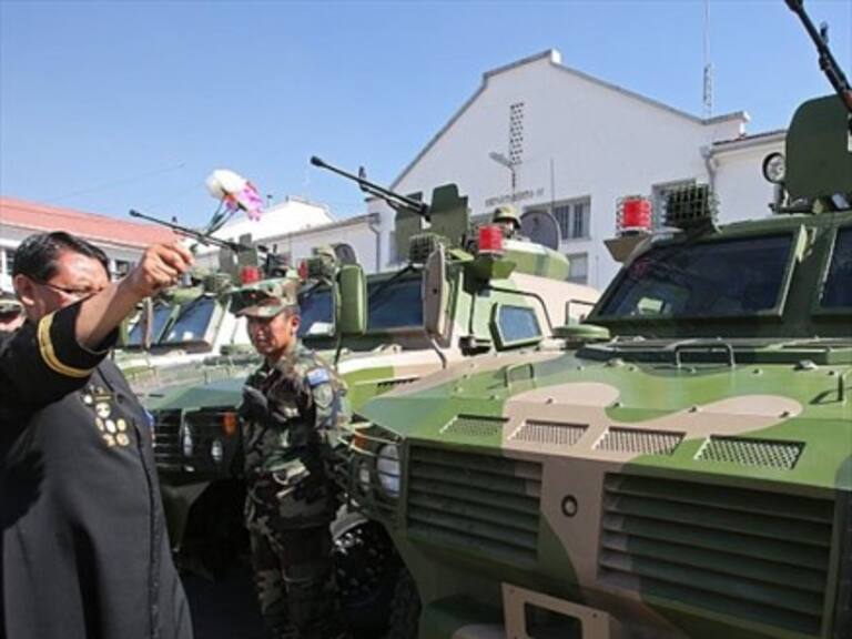 China donó un total de 31 vehículos militares a Bolivia