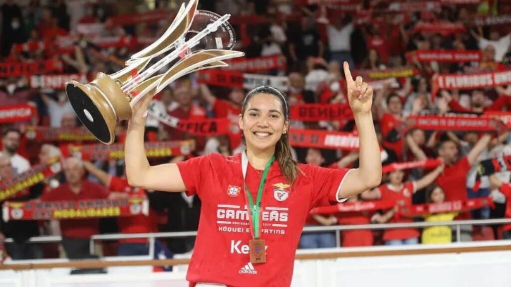 Cata Flores anota en la final y es campeona de la liga de hockey patín en Portugal