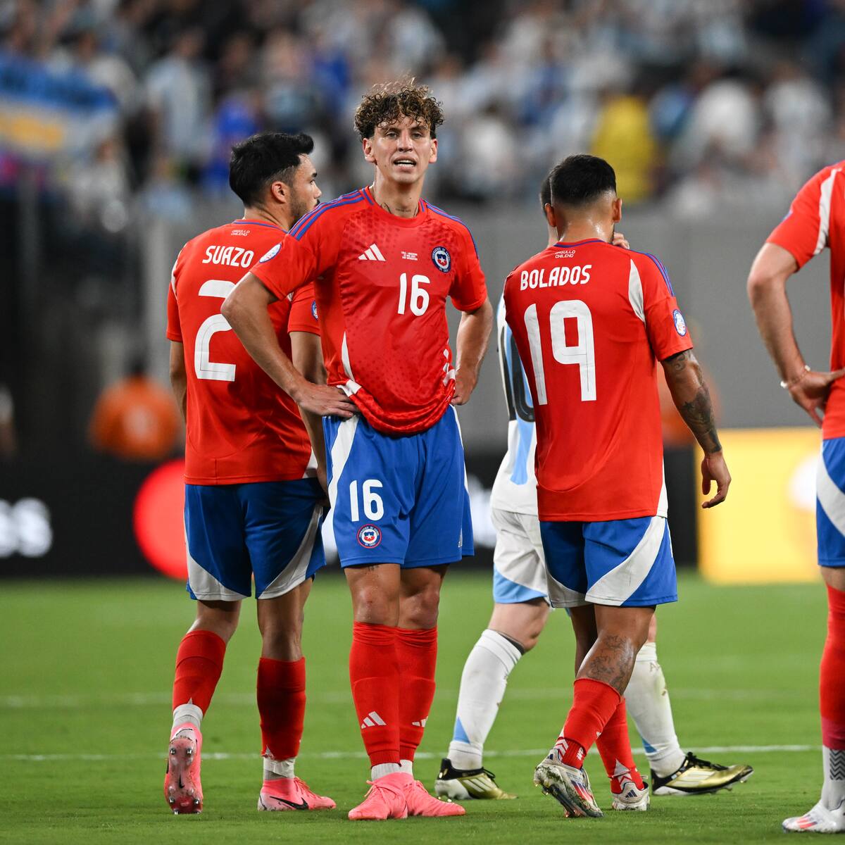 Seleccionado chileno recibe dura noticia para la temporada 2025