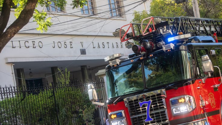Emergencia en Providencia: video capta llamas descontroladas al interior del Liceo Lastarría
