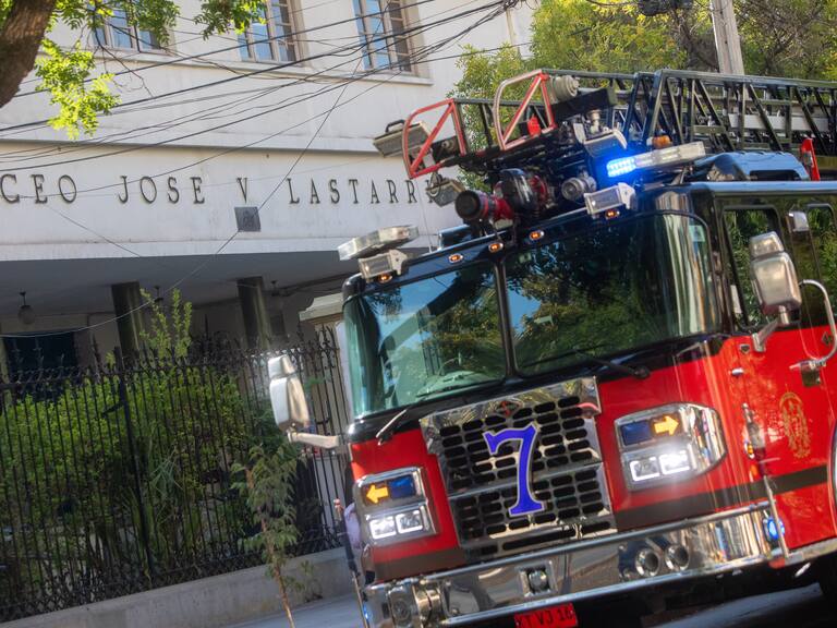 Emergencia en Providencia: video capta llamas descontroladas al interior del Liceo Lastarría
