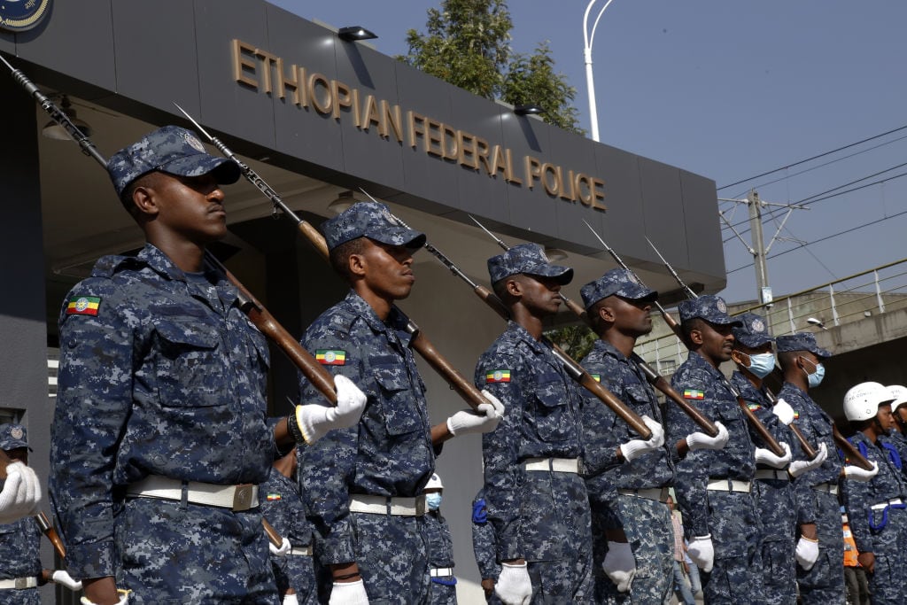Policías etíopes participan de homenaje a víctimas de la guerra en Adís Abeba
