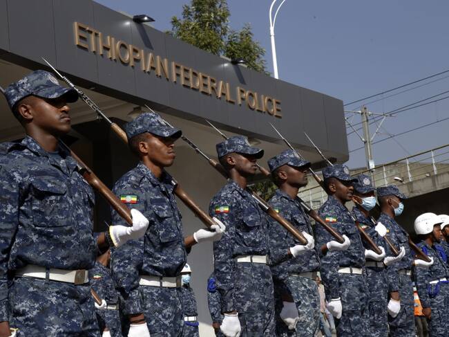 Policías etíopes participan de homenaje a víctimas de la guerra en Adís Abeba