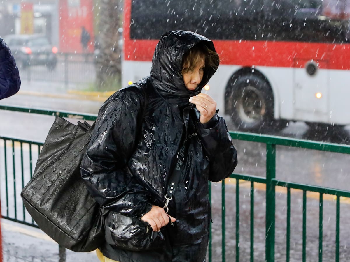 ¿Vuelven las lluvias y el granizo a Santiago? Este es el pronóstico tras la intensa tormenta en la Región Metropolitana
