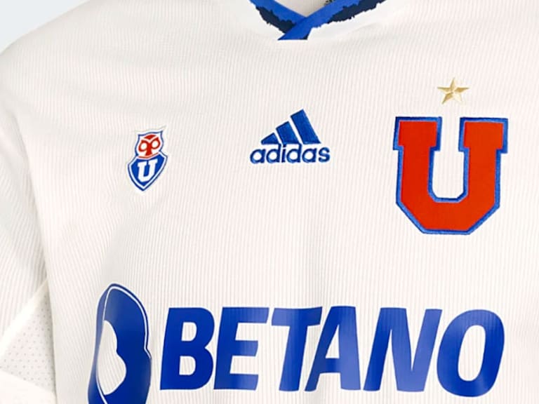 Oficializan la camiseta alternativa de la Universidad de Chile para la temporada 2022