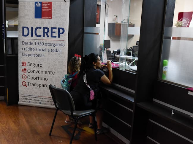 Tía Rica entrega tres medidas de apoyo a afectados por incendios en Valparaíso: monto máximo de préstamo aumentó a $750 mil