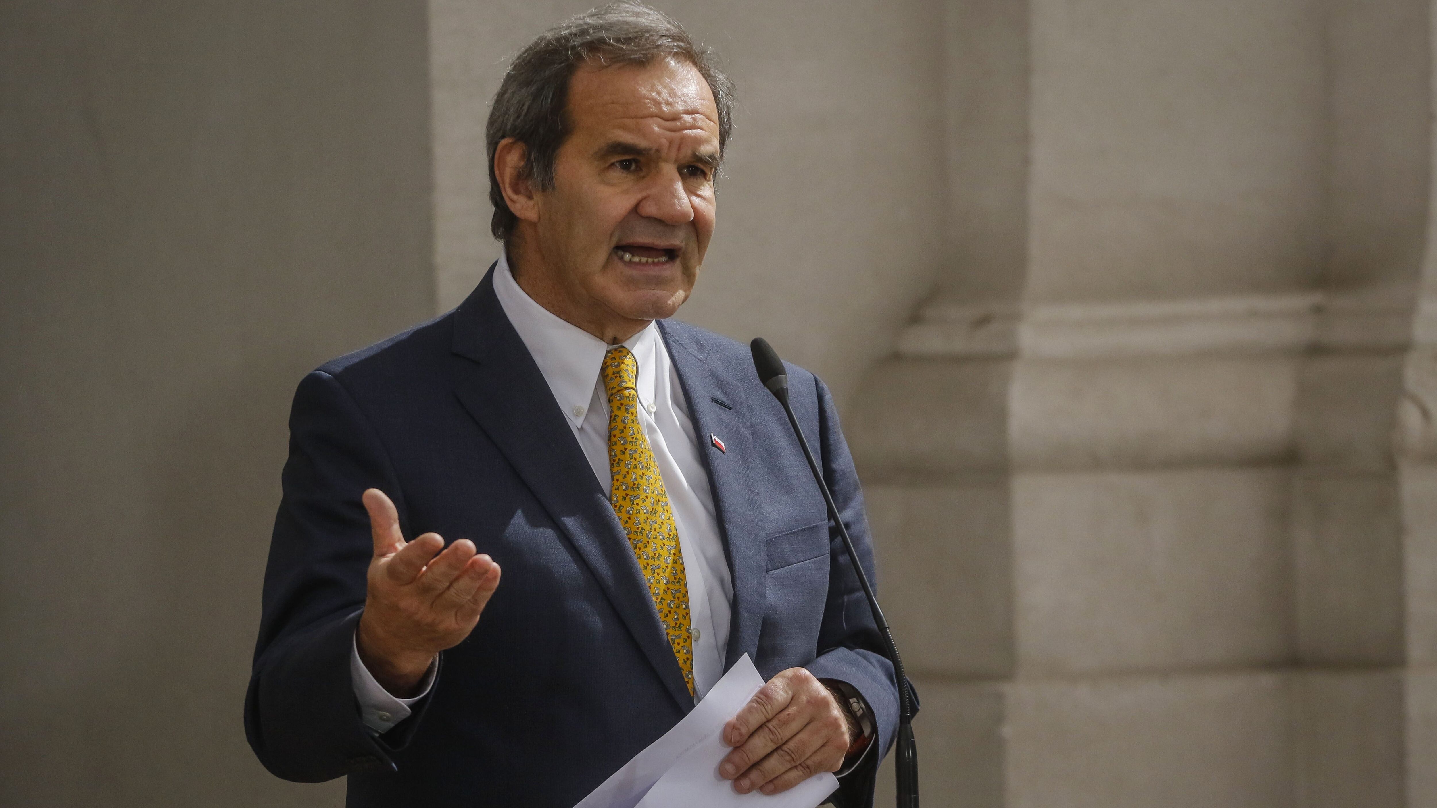 6 de noviembre del 2020/SANTIAGOEl ministro de Relaciones Exteriores, Andres Allamand, realiza un punto de prensa en el Palacio de la moneda, tras sostener una reunión con el Presidente de la Republica, y el Consejo de Política Antártica.
FOTO: SEBASTIAN BELTRAN GAETE/AGENCIAUNO