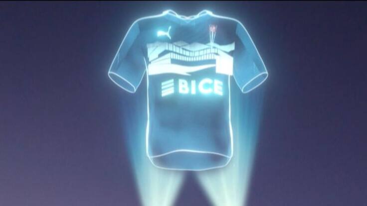 Apoyado en inteligencia artificial: la particular campaña de la UC para difundir su nueva camiseta