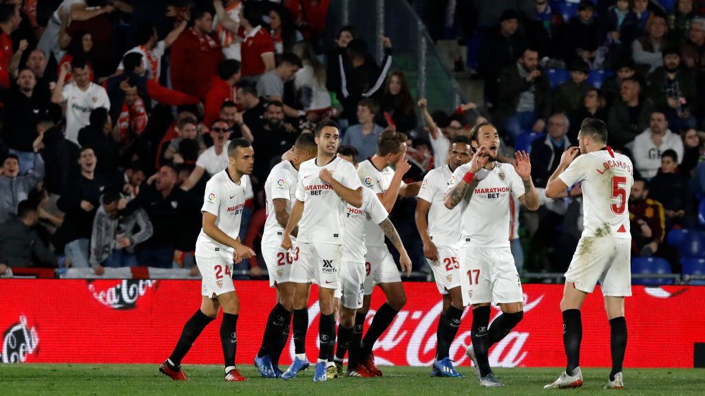 GETAFE, SPAIN - FEBRUARY 23: (BILD ZEITUNG OUT) Fernando Reges of FC Sevilla celebrates his goal with team mates during the Liga match between Getafe CF and Sevilla FC at Coliseum Alfonso Perez on February 23, 2020 in Getafe, Spain. (Photo by DeFodi Images via Getty Images)