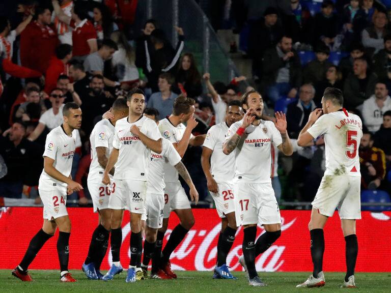 GETAFE, SPAIN - FEBRUARY 23: (BILD ZEITUNG OUT) Fernando Reges of FC Sevilla celebrates his goal with team mates during the Liga match between Getafe CF and Sevilla FC at Coliseum Alfonso Perez on February 23, 2020 in Getafe, Spain. (Photo by DeFodi Images via Getty Images)
