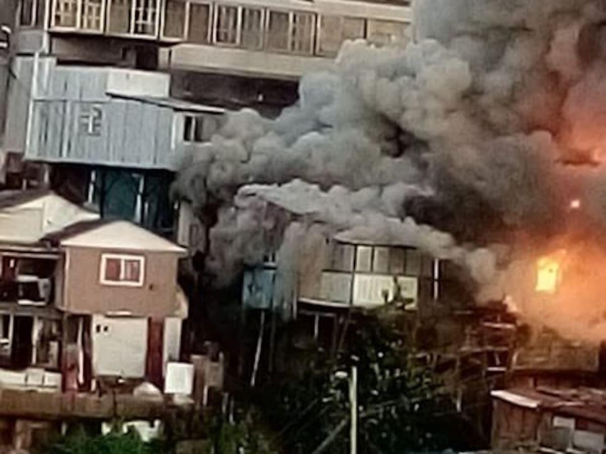 Incendio destruyó una casa en cerro Toro de Valparaíso