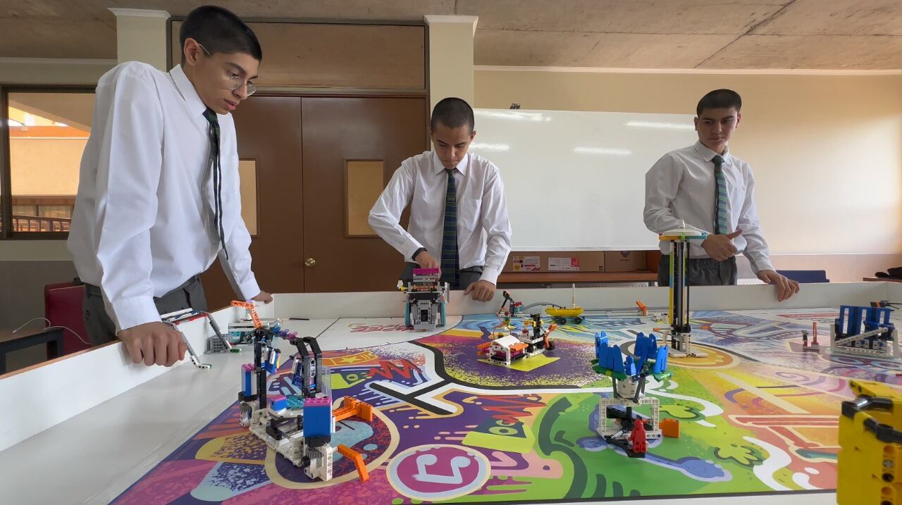Alumnos del colegio PuenteMaipo de Puente Alto logran recursos para participar en el Mundial de Robótica