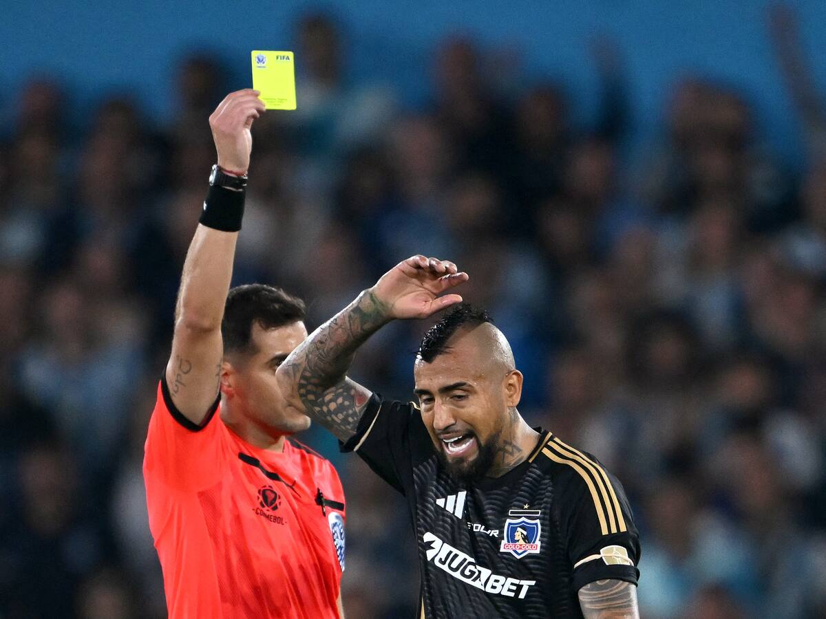 Por recordar las Copas Américas: Arturo Vidal es expulsado por encararse con los hinchas de Racing Club